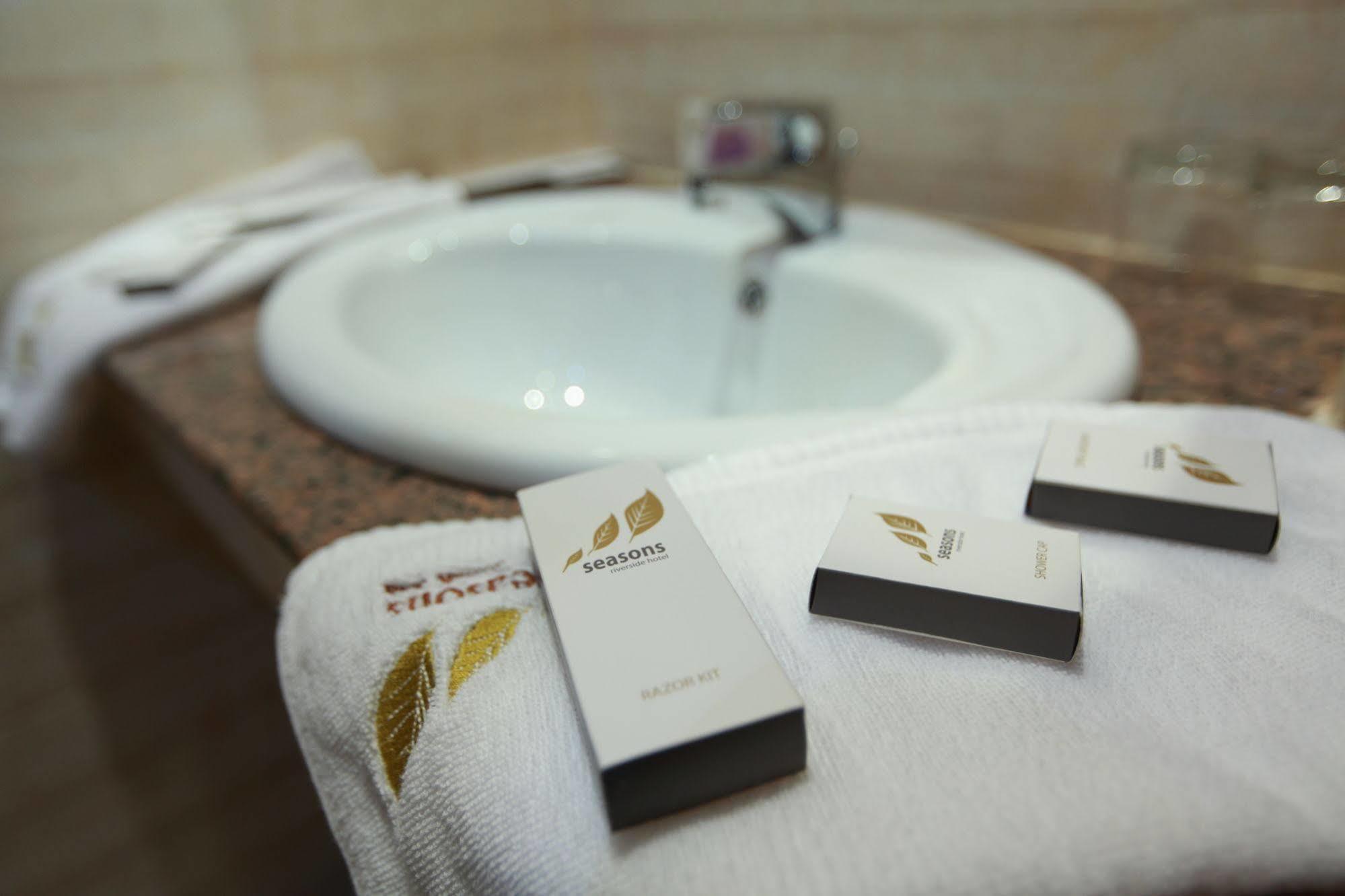 Seasons Riverside Hotel Vientiane Bagian luar foto